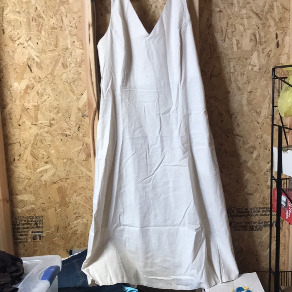 TAHARI  midi 65% linen; 42% rayon; 3% spandex; machine wash cold